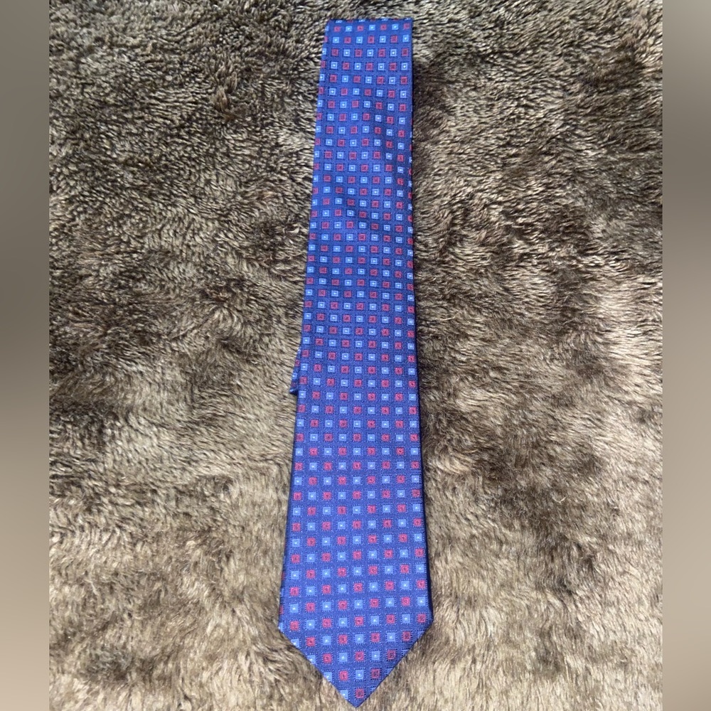 Cremieux silk tie.